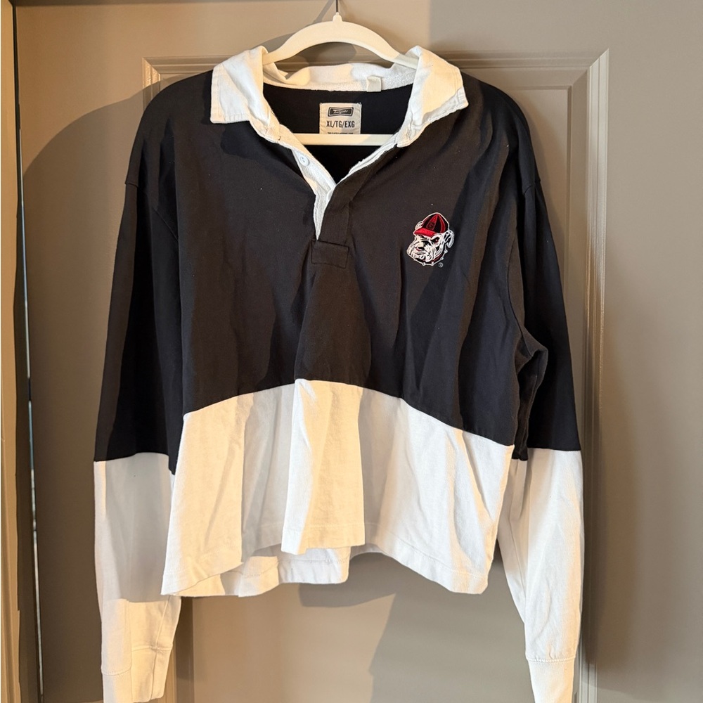 UGA cropped rugby shirt
- boxy, loose fit
- University of Georgia bulldog logo